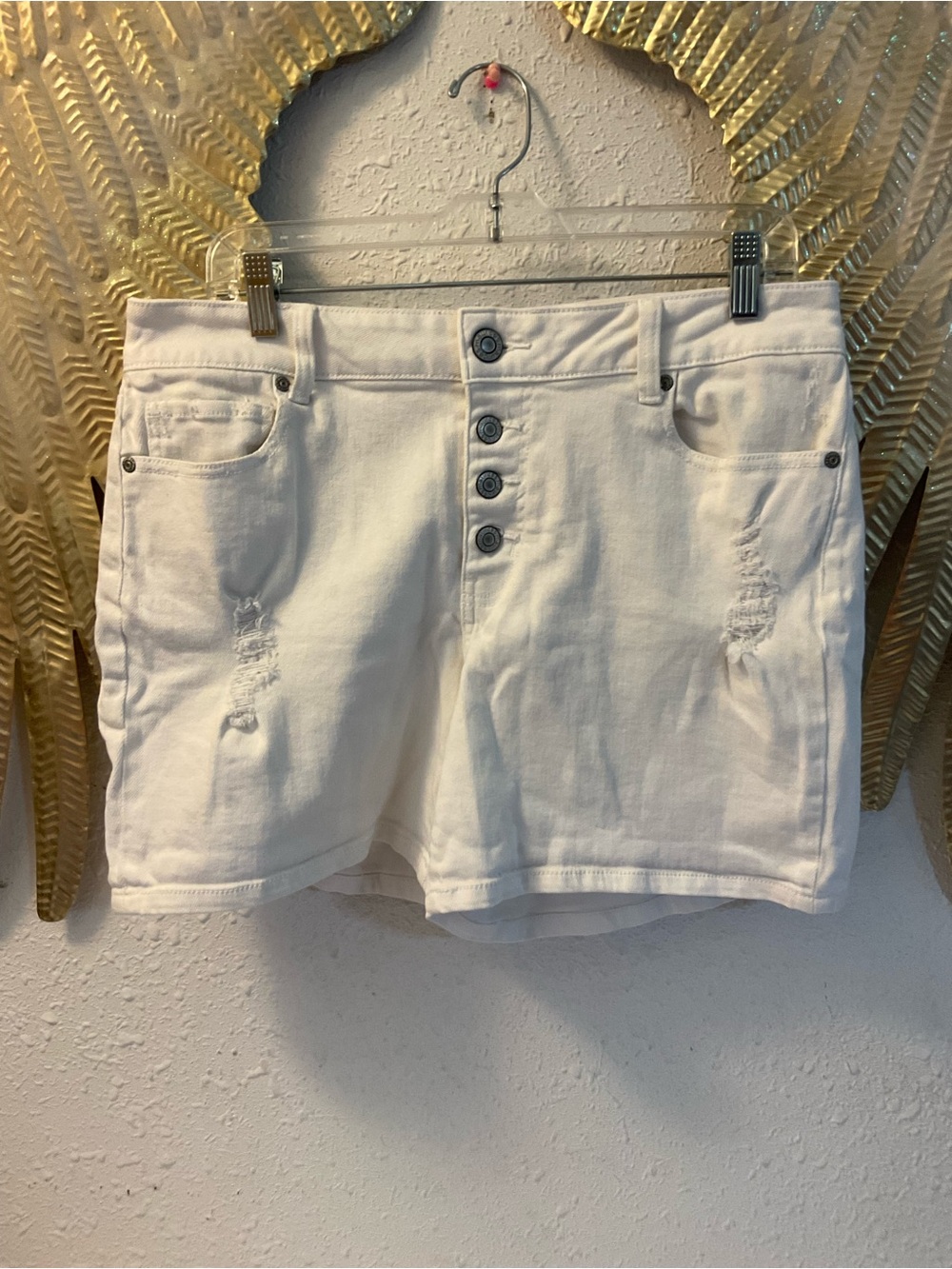 Maurices Women's White High Rise Button Fly Distressed Denim Shorts Sz 16